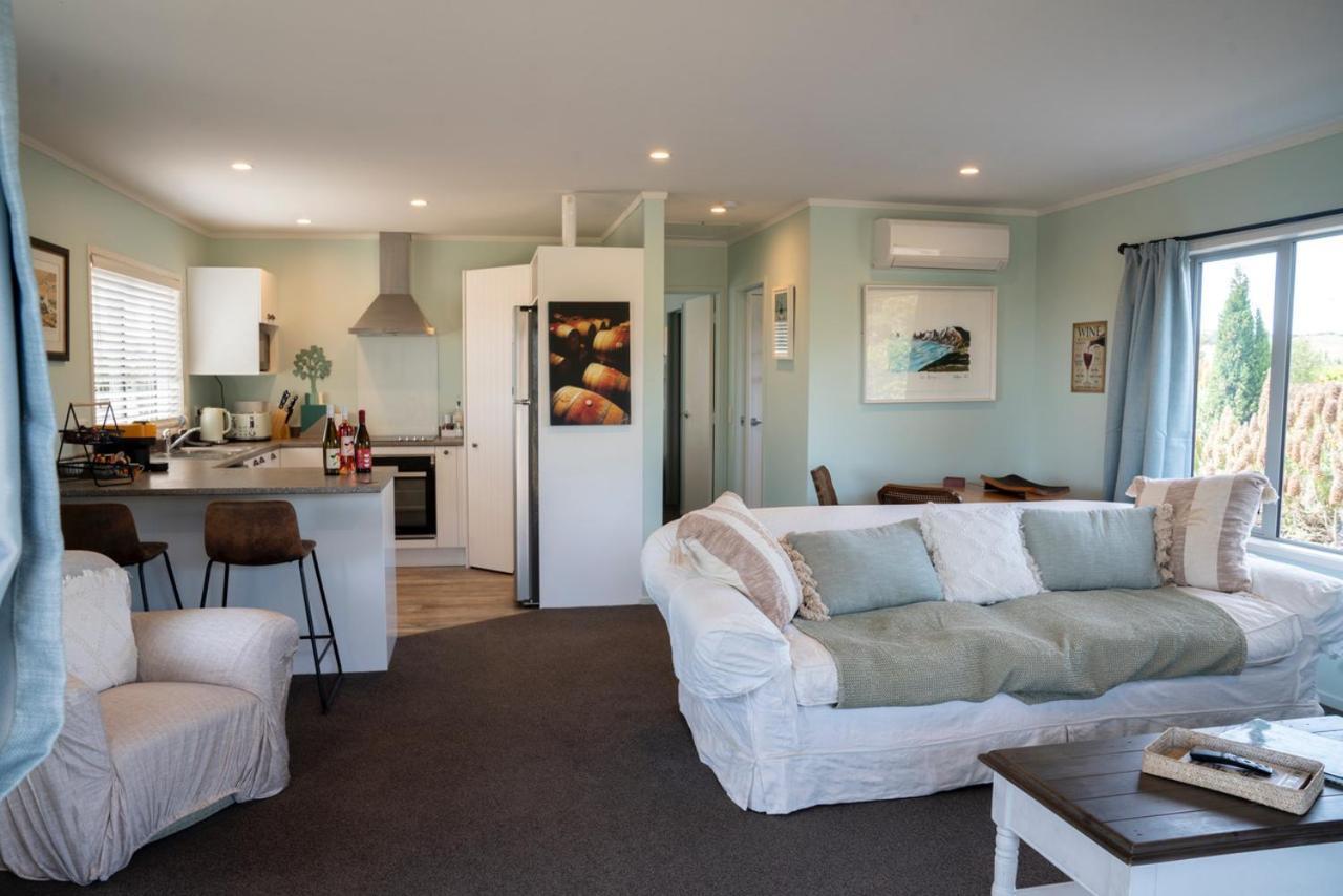 Te Awanga Beach Front Wine Makers Cottage מראה חיצוני תמונה